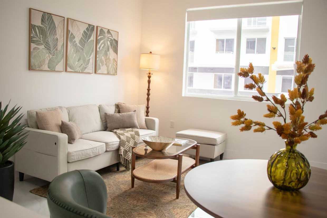 W 29th St - Photo 5 of 8