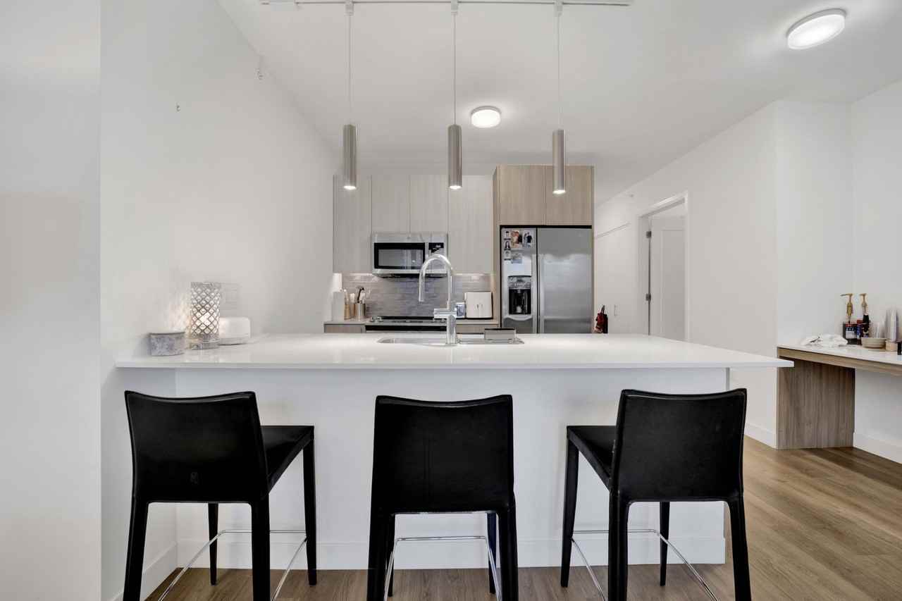 350 N Canal St #1109