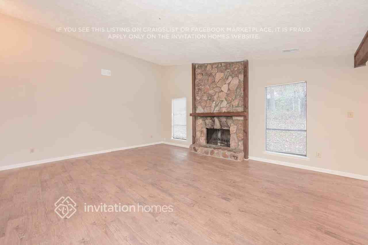 511 Pebble Creek Drive - Photo 3 of 17