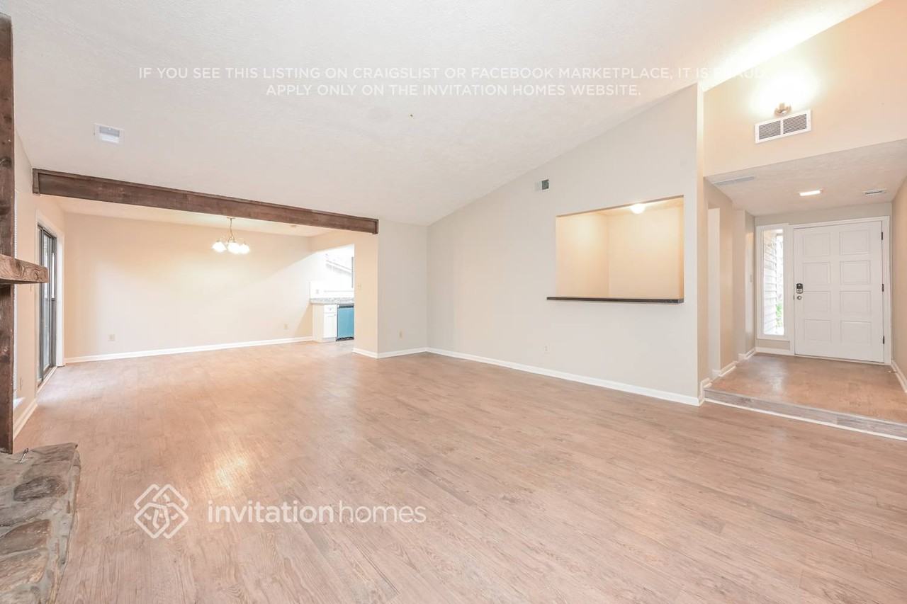 511 Pebble Creek Drive - Photo 4 of 17