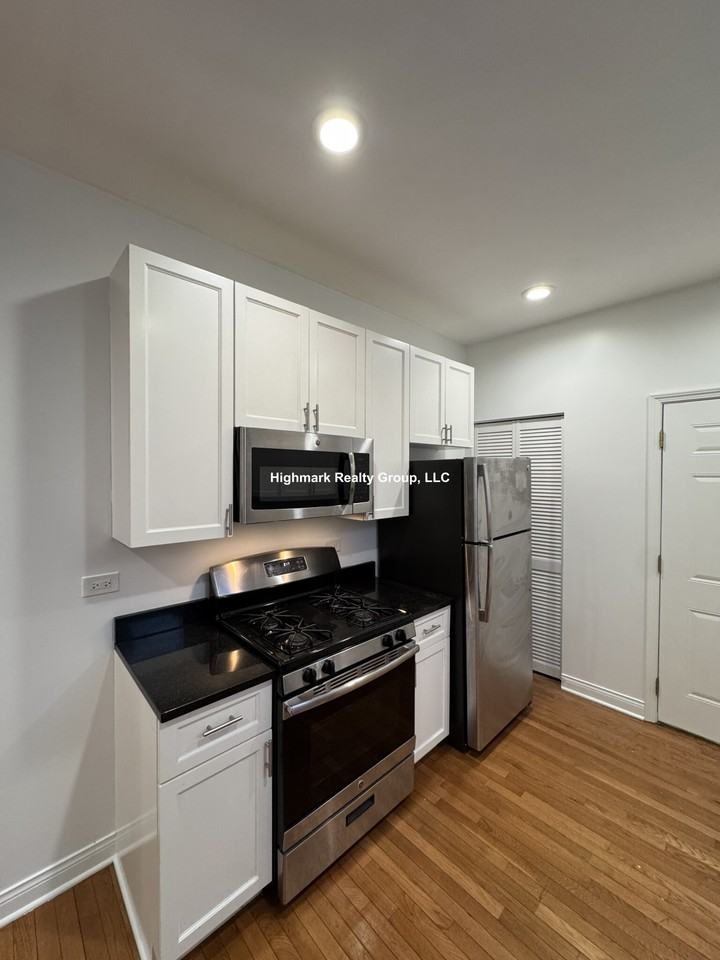 1155 W Lunt Ave #3M - Photo 2 of 15