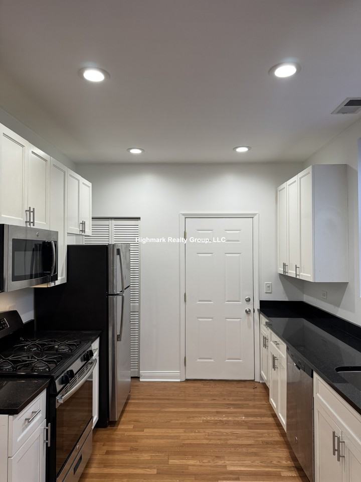 1155 W Lunt Ave #3M - Photo 5 of 15