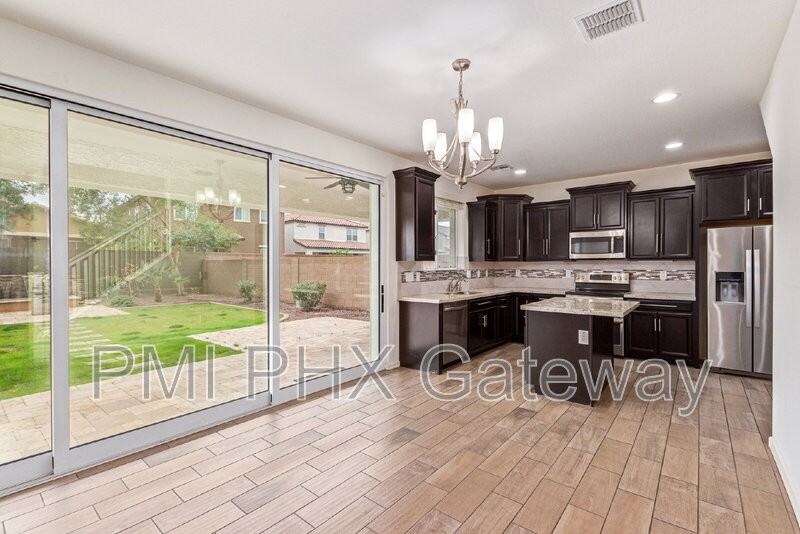 735 E Constance Way - Photo 5 of 33