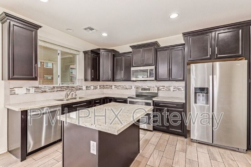 735 E Constance Way - Photo 7 of 33