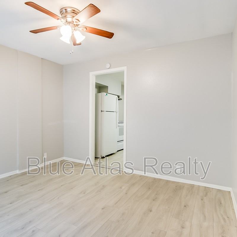 1724 Pear Street #5 - Photo 6 of 14