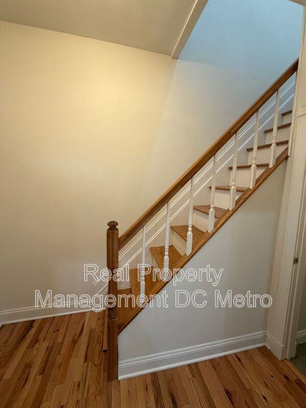 1219 Pleasant St Se - Photo 2 of 29