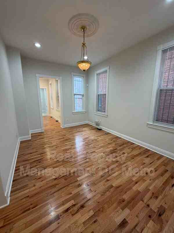 1219 Pleasant St Se - Photo 4 of 29
