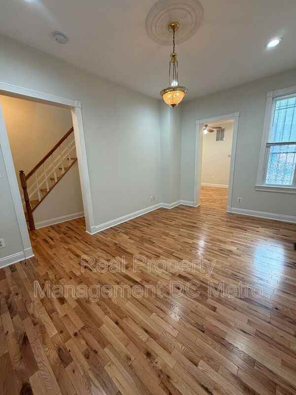 1219 Pleasant St Se - Photo 6 of 29