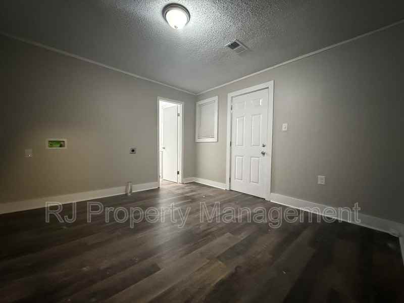 705 Harahan Rd - Photo 4 of 8