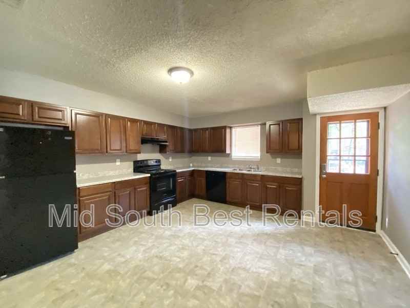 53 Lori Lane - Photo 5 of 14