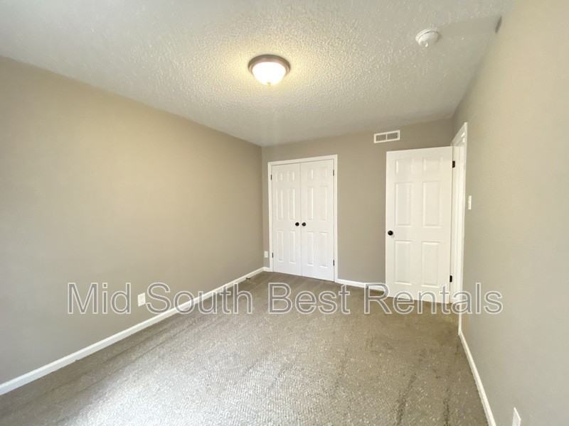 53 Lori Lane - Photo 7 of 14