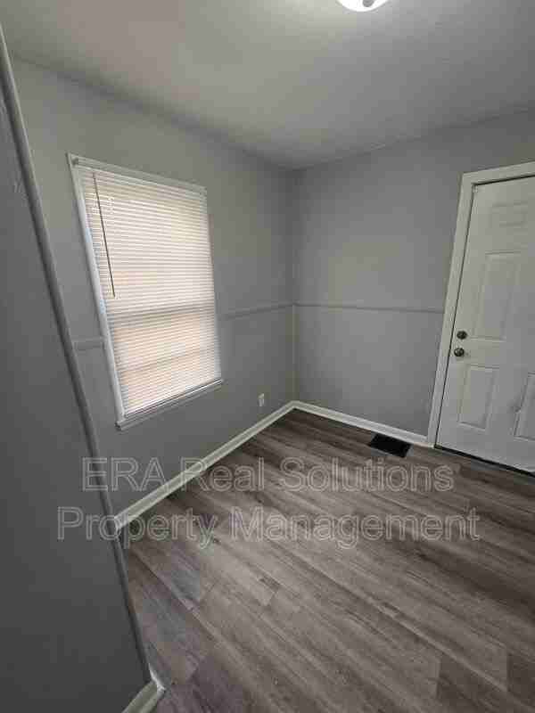 780 Whitethorne Ave - Photo 3 of 14