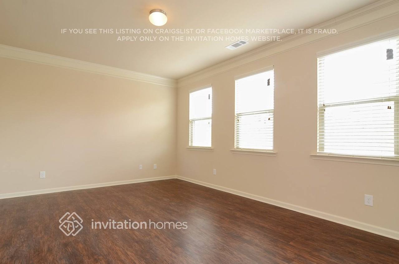 3680 Brookhollow Drive - Photo 3 of 19