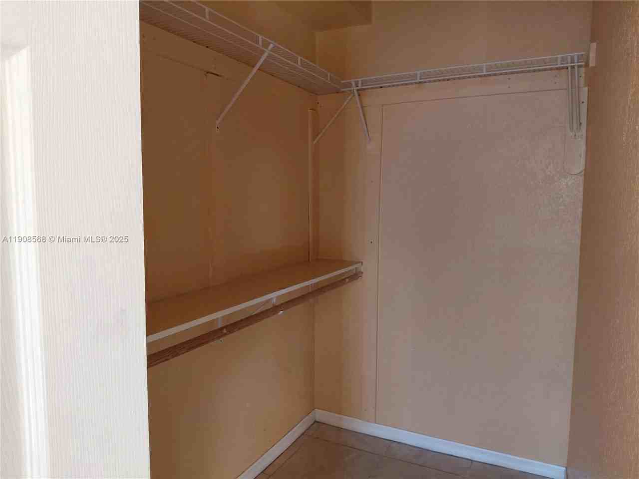 83 Ne 13th Ave - Photo 5 of 8