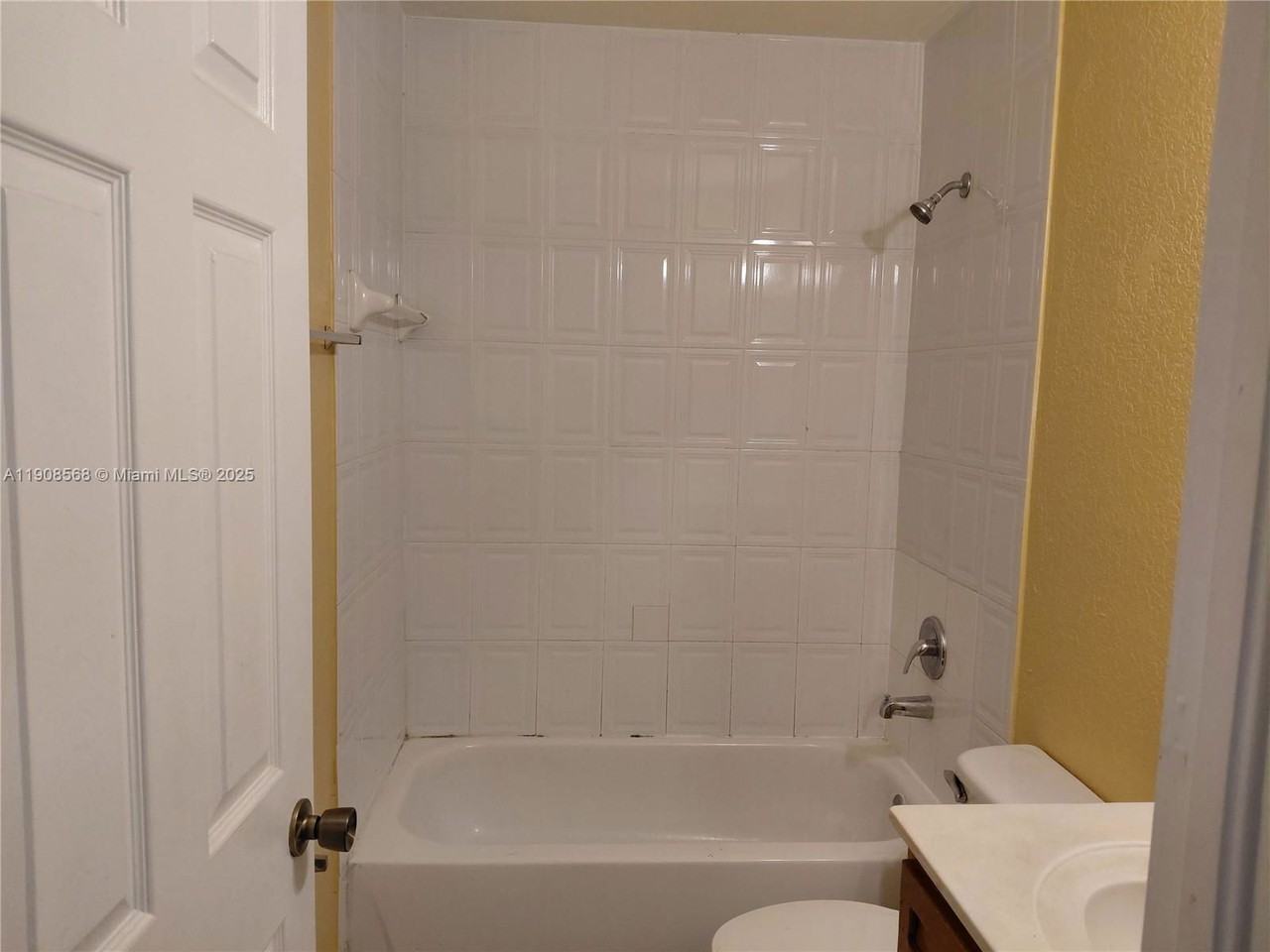 83 Ne 13th Ave - Photo 7 of 8