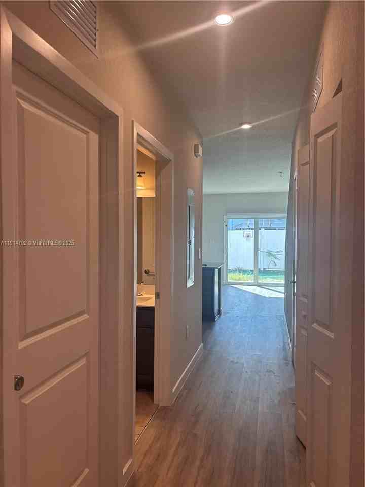 1021 Nw 5th Ave - Photo 2 of 8