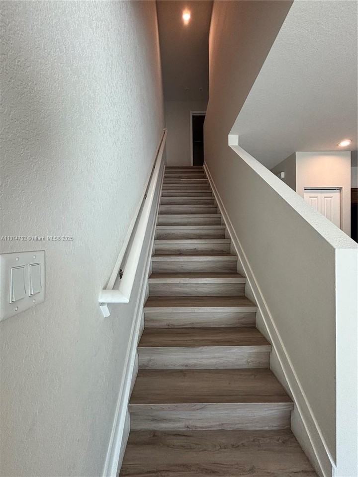 1021 Nw 5th Ave - Photo 5 of 8