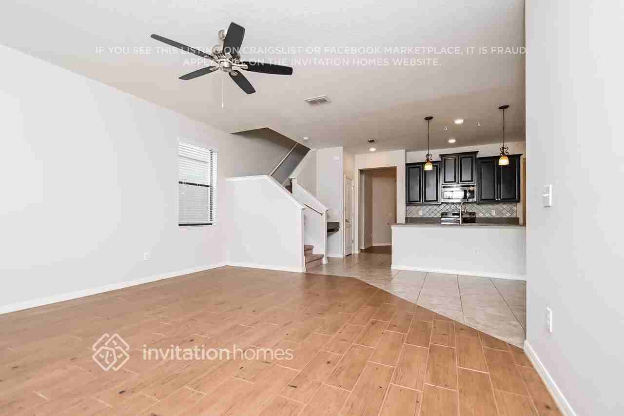 2708 Garden Falls Dr - Photo 3 of 16