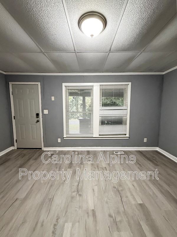 109 Pine Ave - Photo 5 of 27