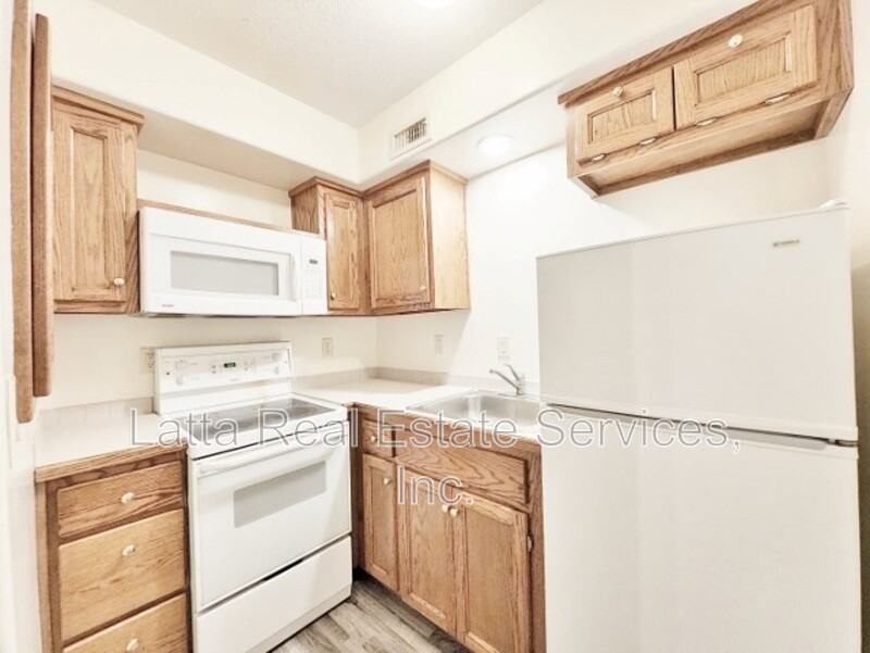 709 W Truman Rd - Photo 4 of 7