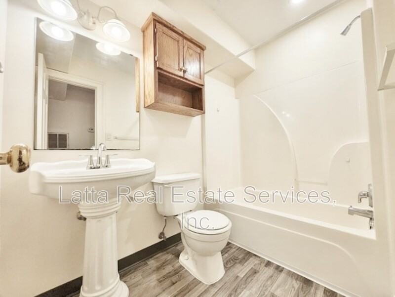 709 W Truman Rd - Photo 6 of 7