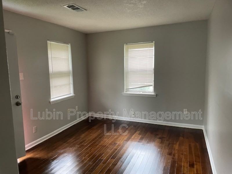 2358 Zanone Ave - Photo 3 of 5