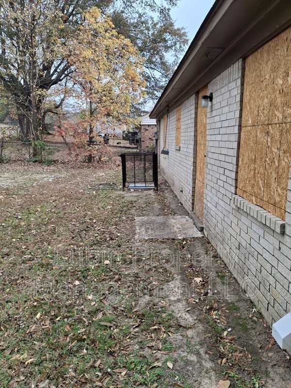 1221 Tahoe Rd - Photo 2 of 9