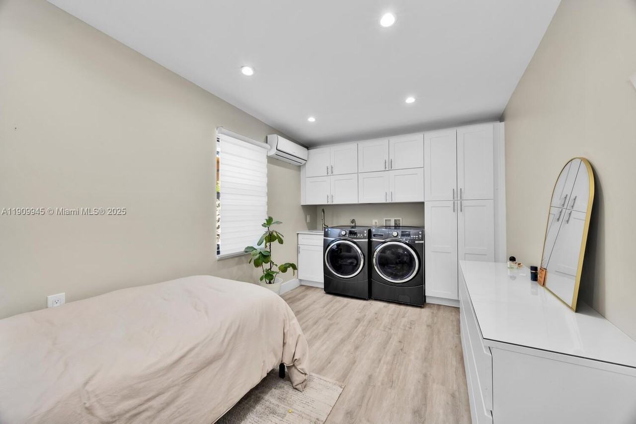 1009 Genoa Street - Photo 3 of 8