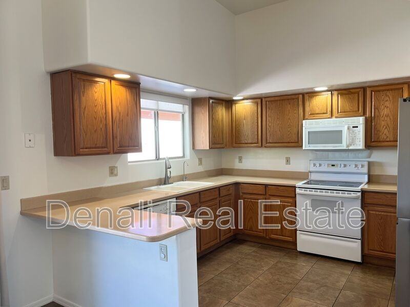 1130 N Sahuara Ave - Photo 7 of 20