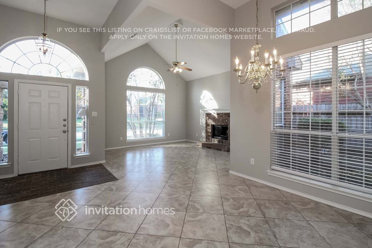 7878 Squire Ln - Photo 4 of 17