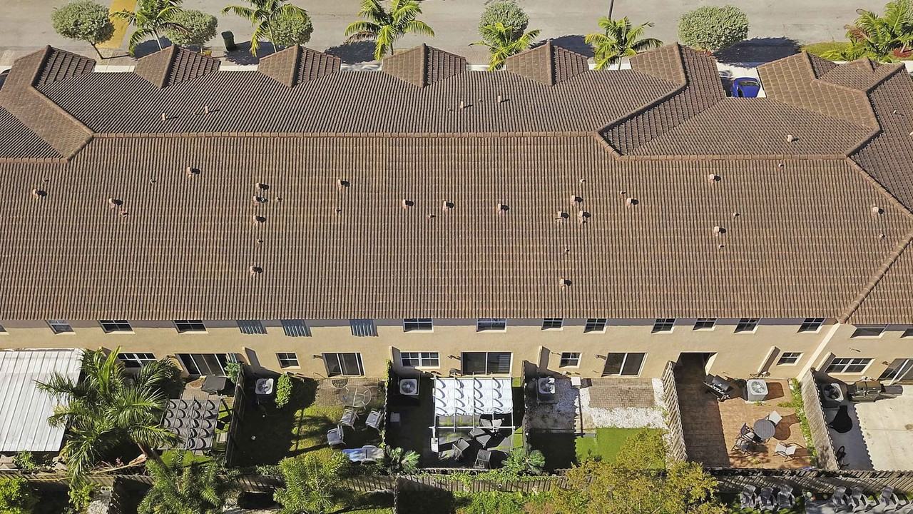 1457 Se 26th Ave - Photo 2 of 8