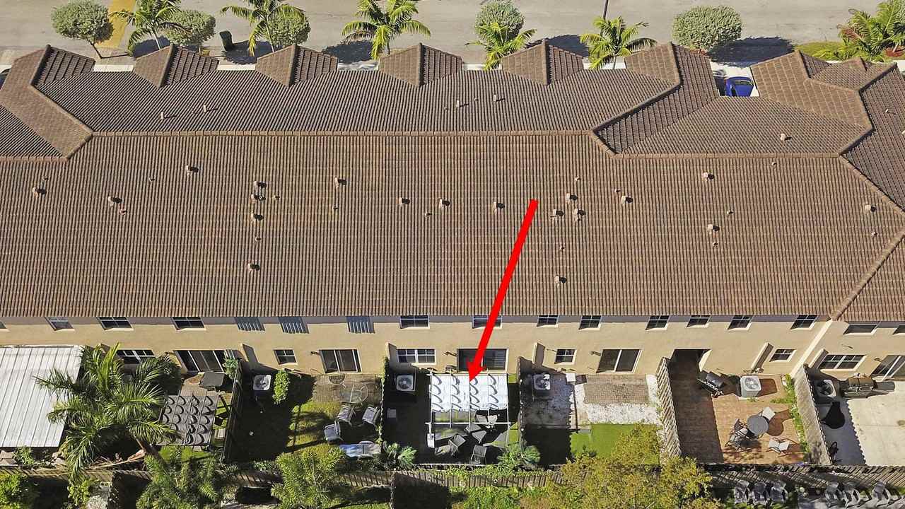 1457 Se 26th Ave - Photo 3 of 8