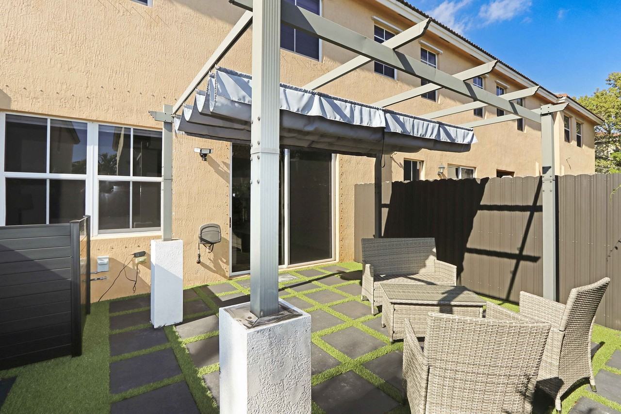 1457 Se 26th Ave - Photo 6 of 8