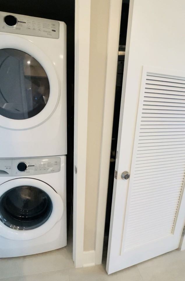 Nw 3rd St #702 - Photo 7 of 8