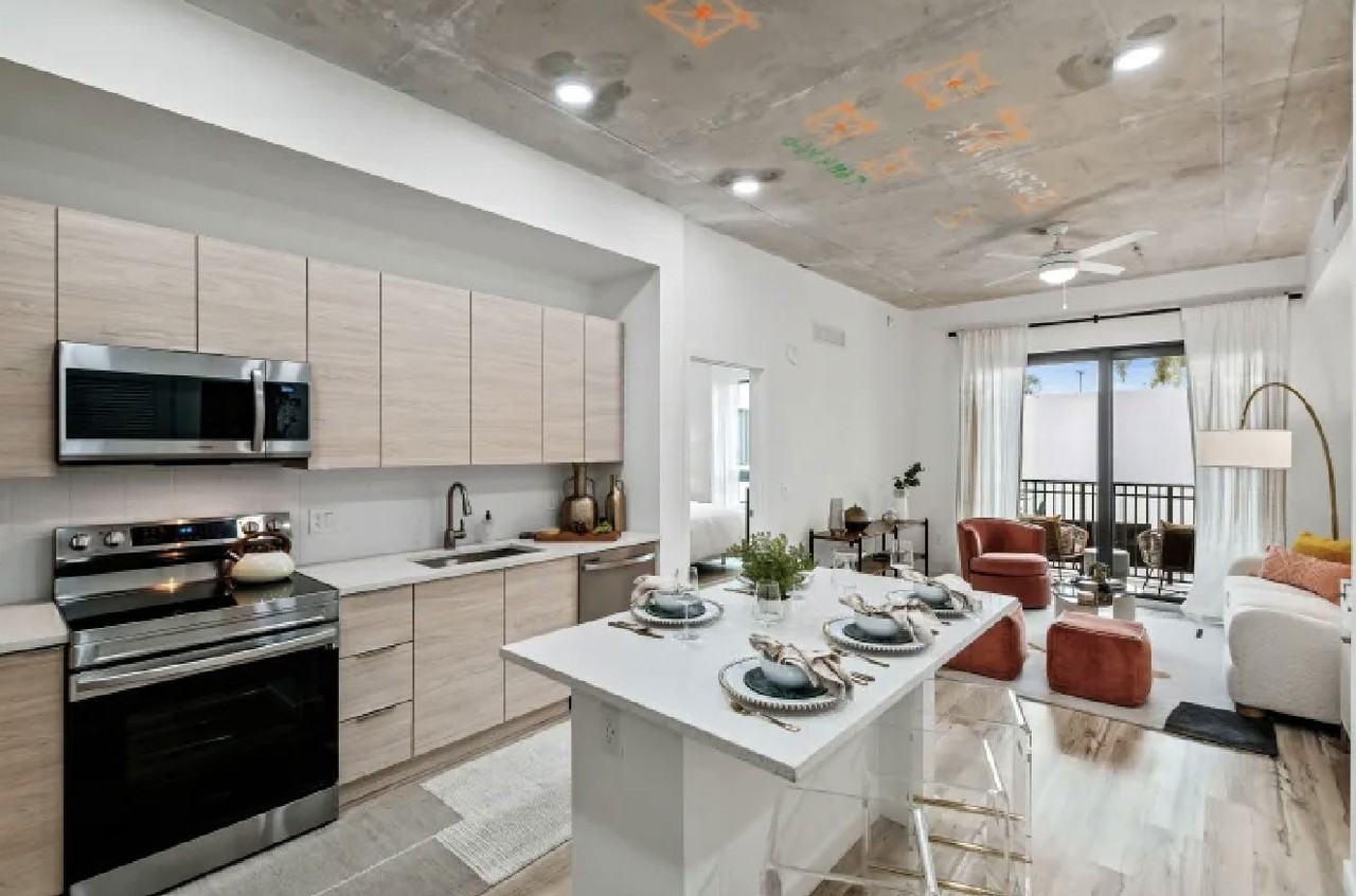 Nw 33rd Ave #607 - Photo 6 of 8