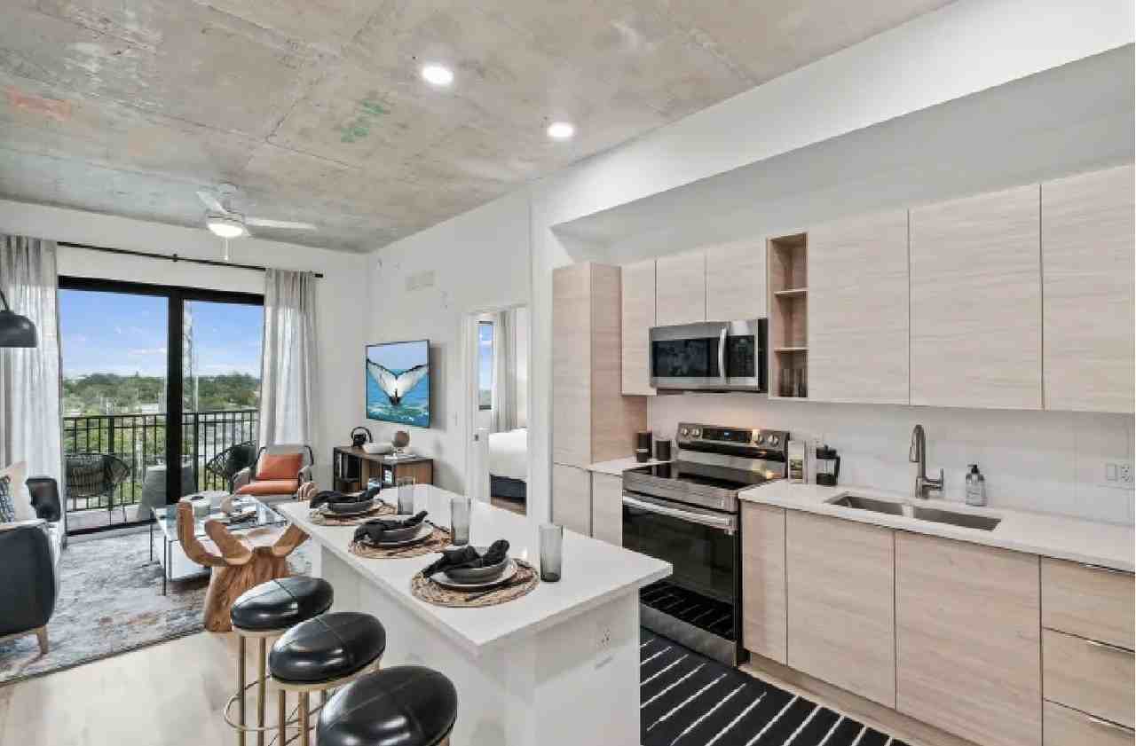 Sw 25th St #409 - Photo 7 of 8