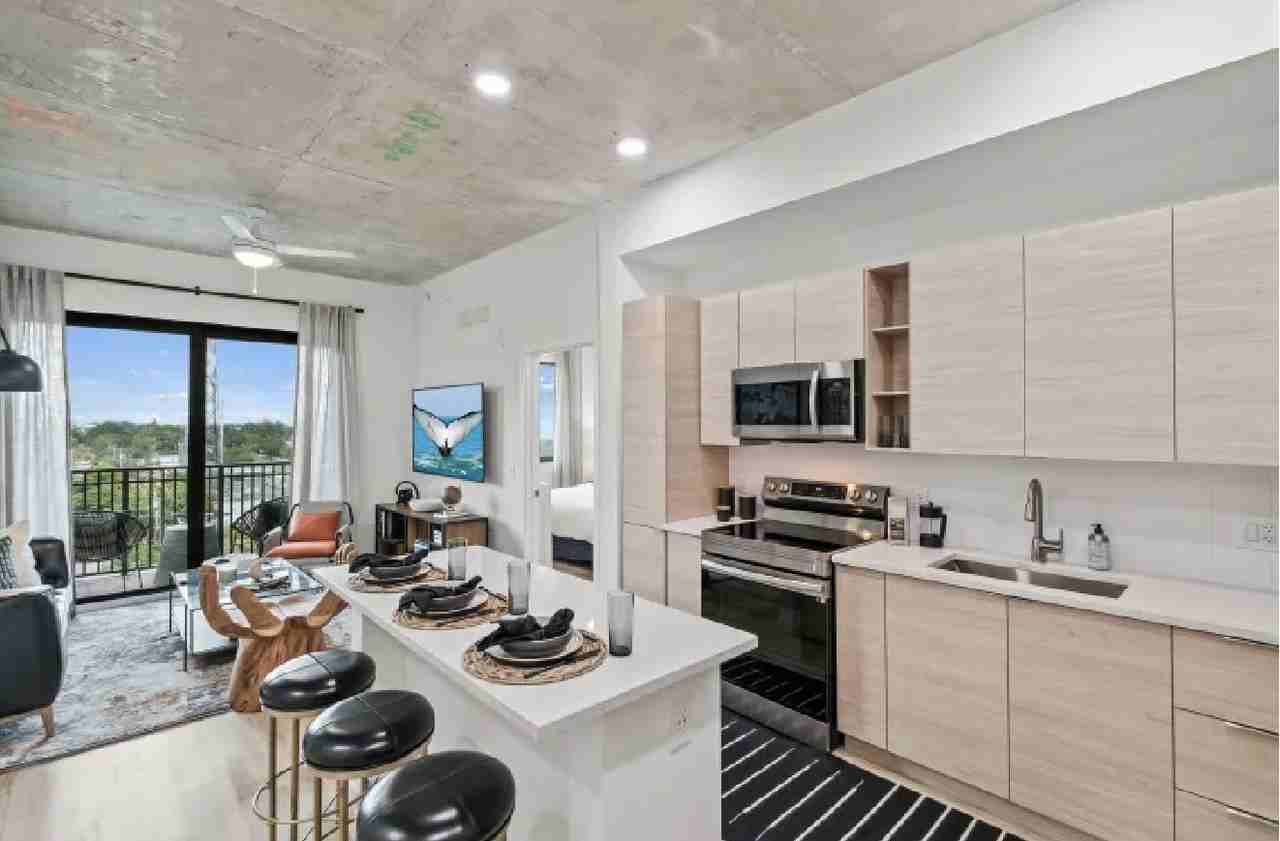 Nw 35th Ave #309 - Photo 7 of 8