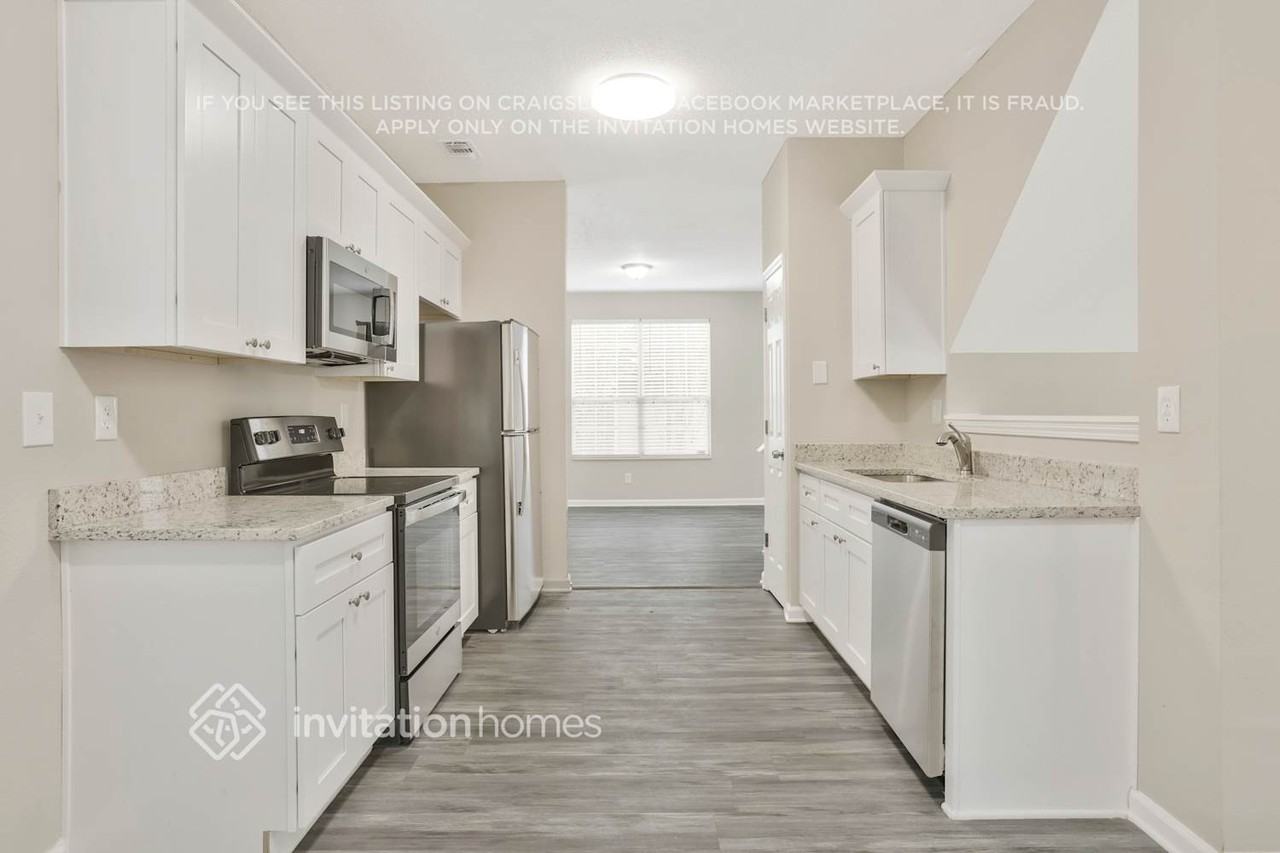 6530 Lake Mill Ct - Photo 4 of 14