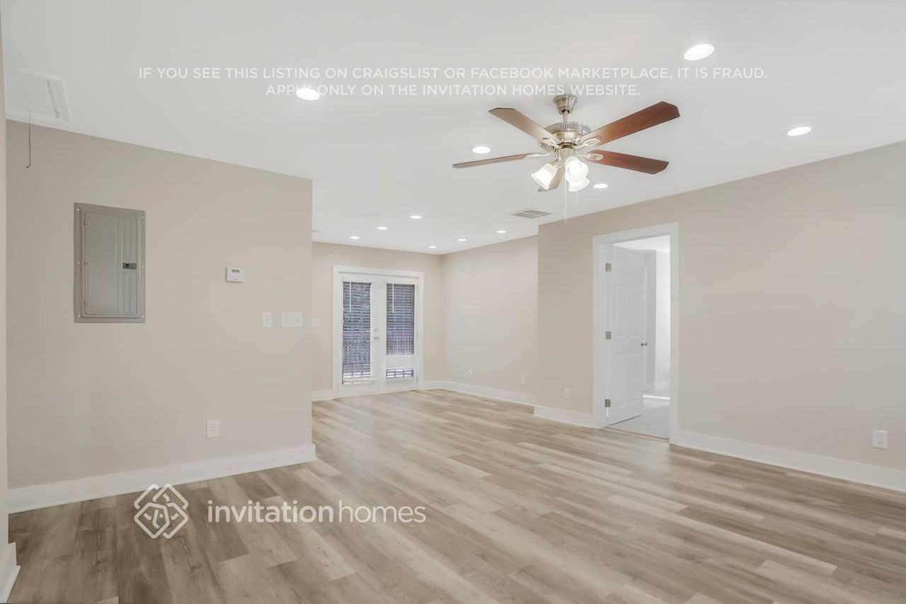 212 Glenrose Circle Southwest - Photo 3 of 23