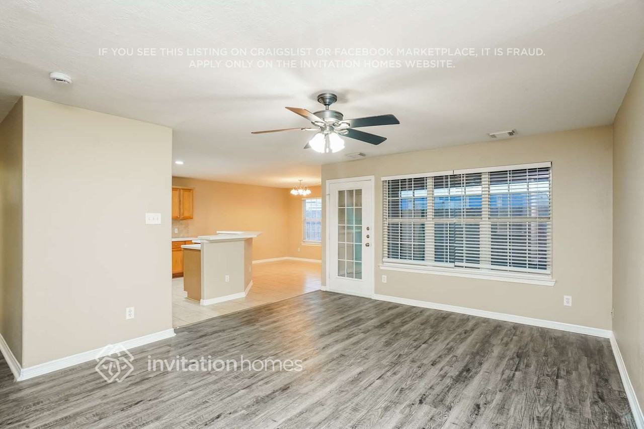 9139 Prairie Trails Dr - Photo 5 of 18