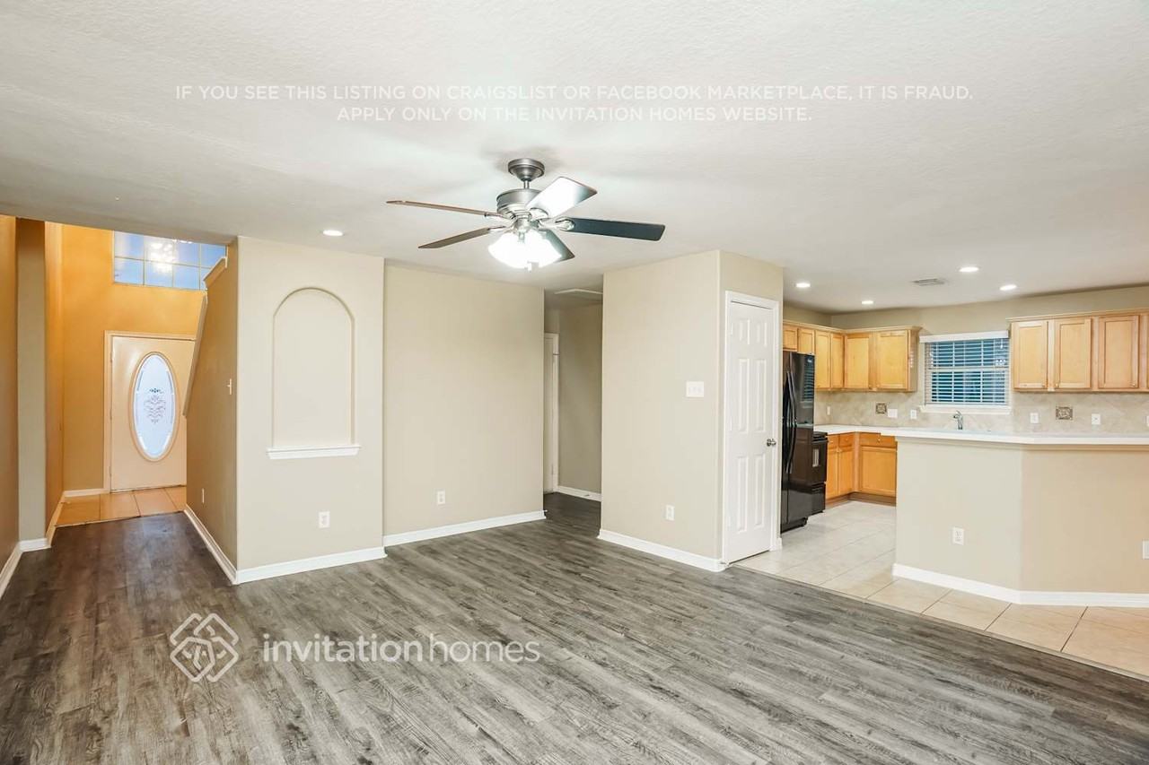 9139 Prairie Trails Dr - Photo 6 of 18