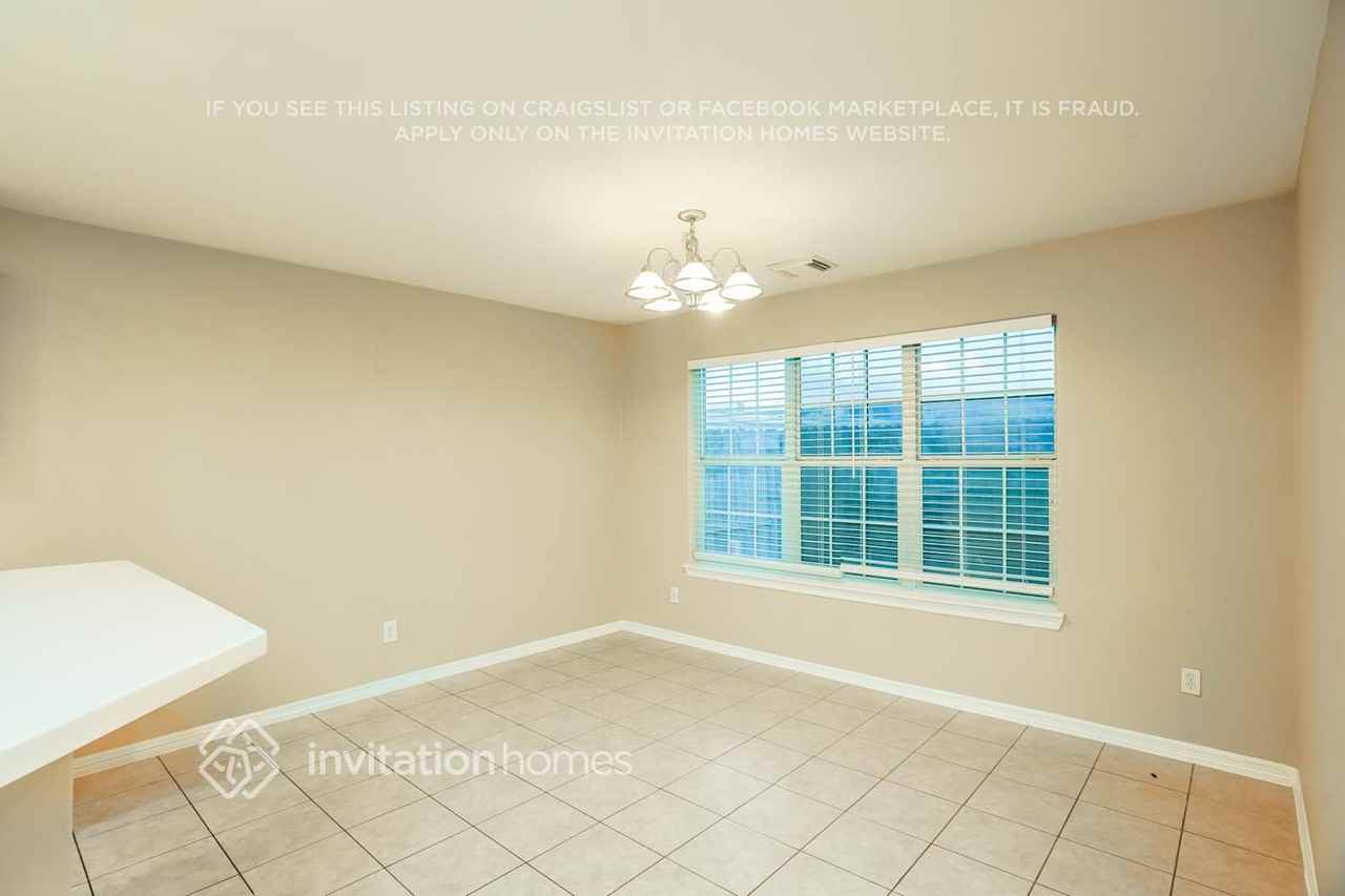 9139 Prairie Trails Dr - Photo 7 of 18