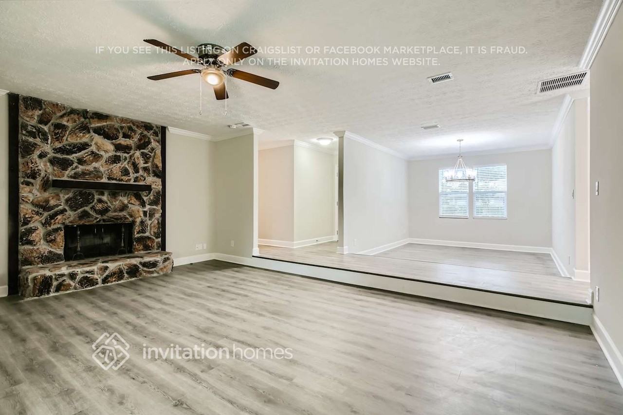 11093 Mandarin Station Dr E - Photo 2 of 17