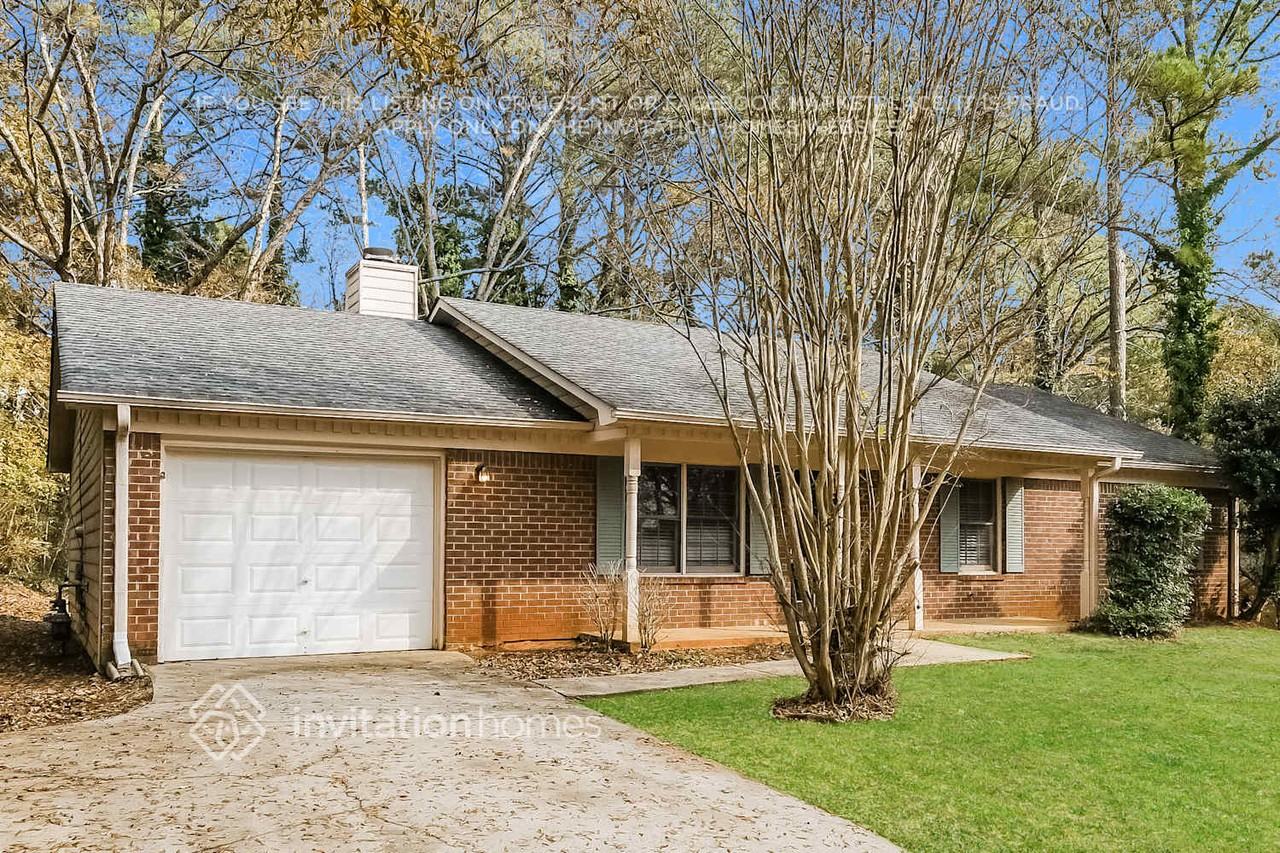 1002 Providence Way - Photo 3 of 17