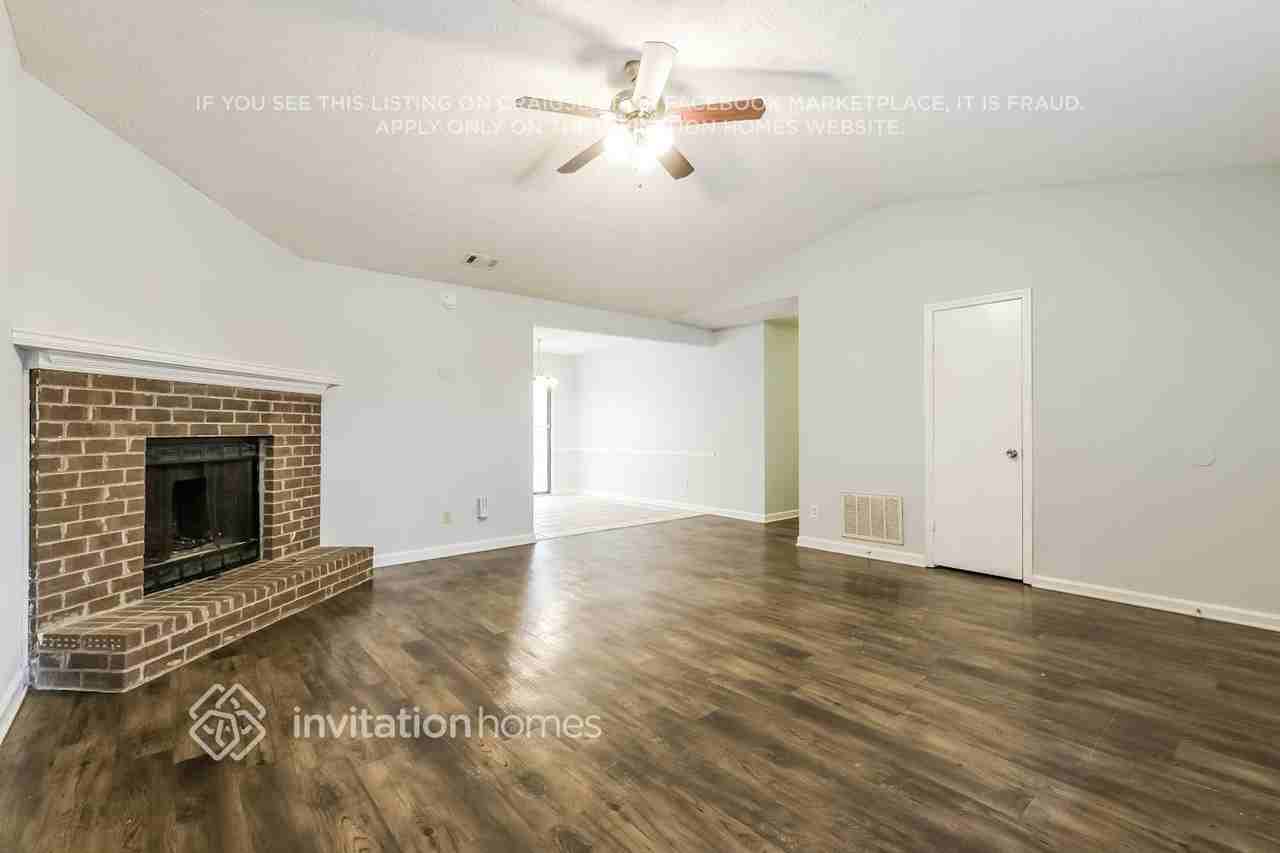 1002 Providence Way - Photo 5 of 17