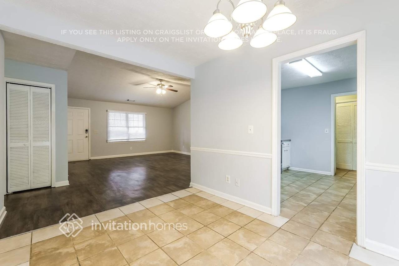 1002 Providence Way - Photo 6 of 17