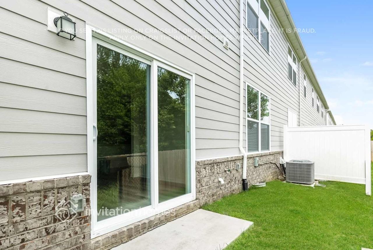 1040 Legacy Ct - Photo 5 of 21