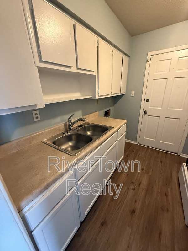 3817 Ajanders Dr - Photo 4 of 10