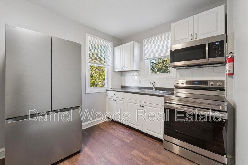 926 Booth St #2 - Photo 3 of 11