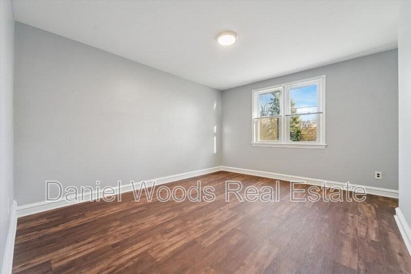 926 Booth St #2 - Photo 5 of 11